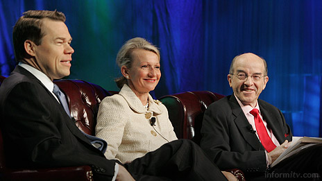 David Rehr, the president and chief executive of NAB with FCC commissioners Deborah Taylor Tate and Michael Copps at NAB 2007. Photo: NAB.