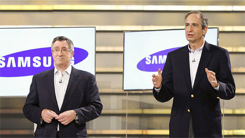 Glenn Britt, the chief executive of Time Warner Cable, and Brian Roberts, the chief executive of Comcast, supporting Samsung at CES 2011. Photo: CES