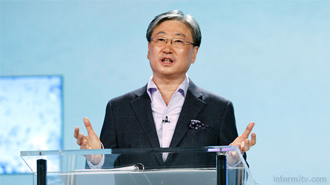 Boo-Keun Yoon, the president of the Samsung visual display business giving a keynote presentation at CES 2011. Photo: CES