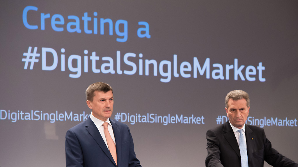 Andrus Ansip, on the left, and Günther Oettinger at a press conference for the digital single market.