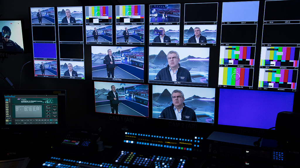 IOC President Thomas Bach during tour of the IBC. Photo: Greg Martin/IOC.